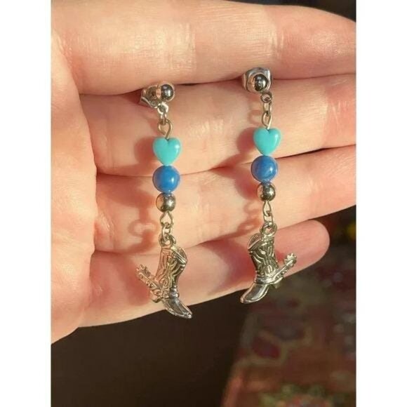 Vintage Avon Western Cowboy Boot Dangle Earrings – 1990s Silver-Tone Boots, 2″ D - Picture 2 of 5